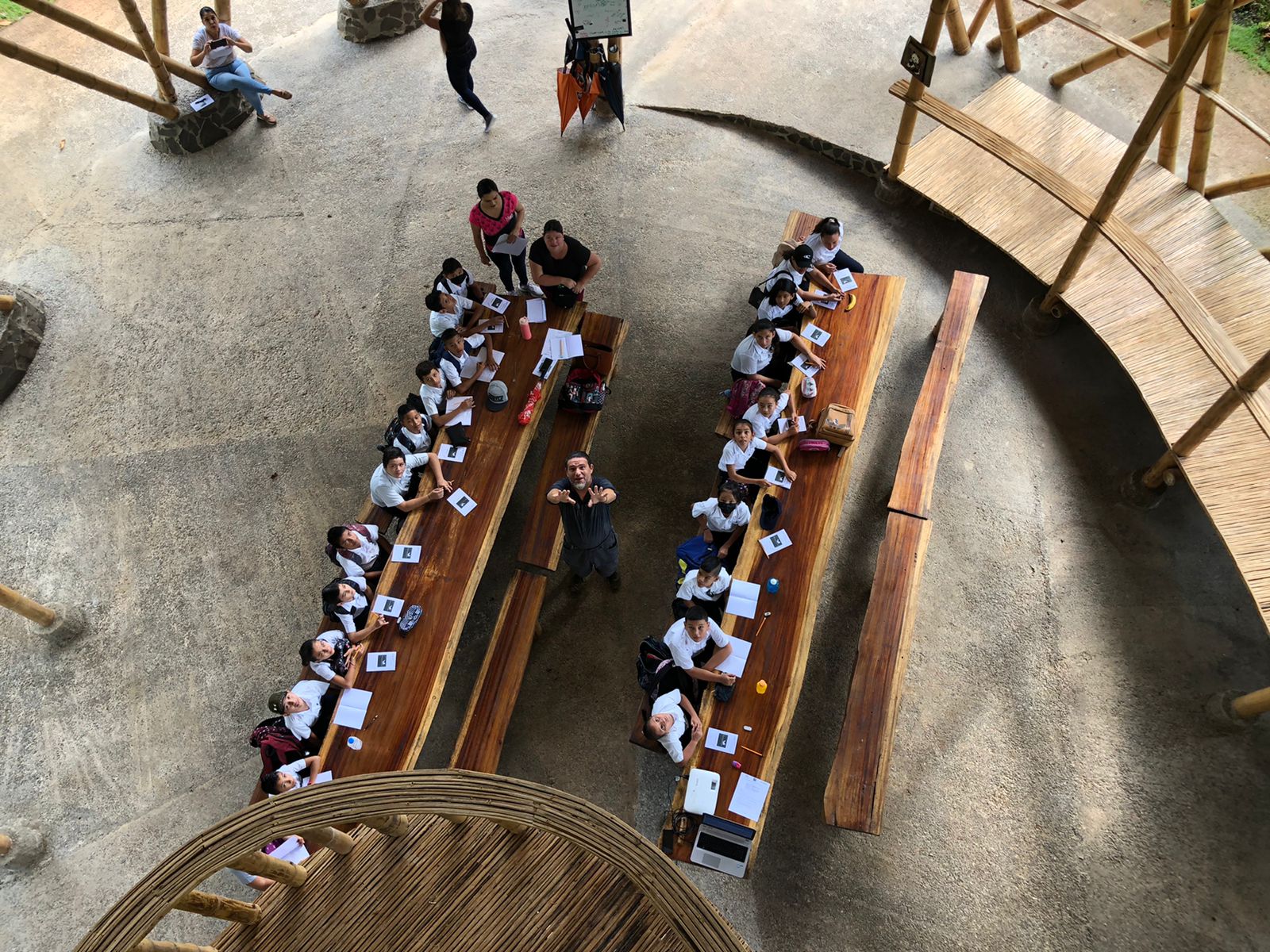 Estrategia educativa STEAM – Interculturalidad para descubrir experiencias de aprendizaje creativas e innovadoras.